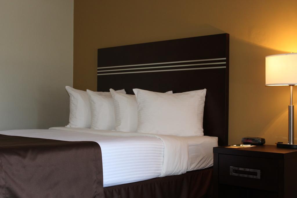 Walking Eagle Inn & Lodge Rocky Mountain House Exteriör bild